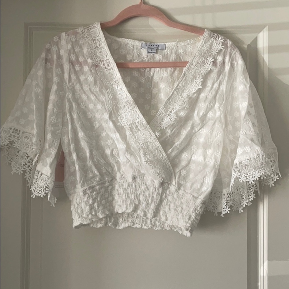 NWT cropped white crochet top